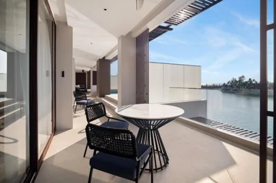 Eck-Deluxe-Apartment D2 mit drei Schlafzimmern — Angsana Oceanview Residences Building 3 in Laguna by Banyan Living